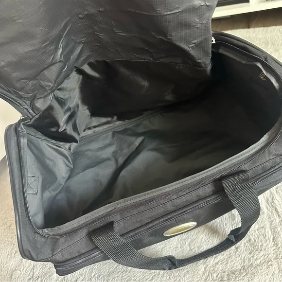 Eddie Bauer Black Duffel Bag Carry On Unisex Men’s Woman’s Tote - Picture 5 of 10